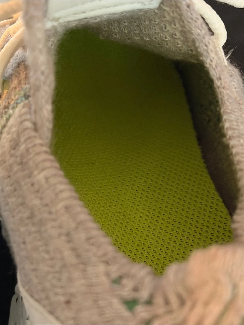Nike Space Hippie 04 Photon Dust Mean Green
